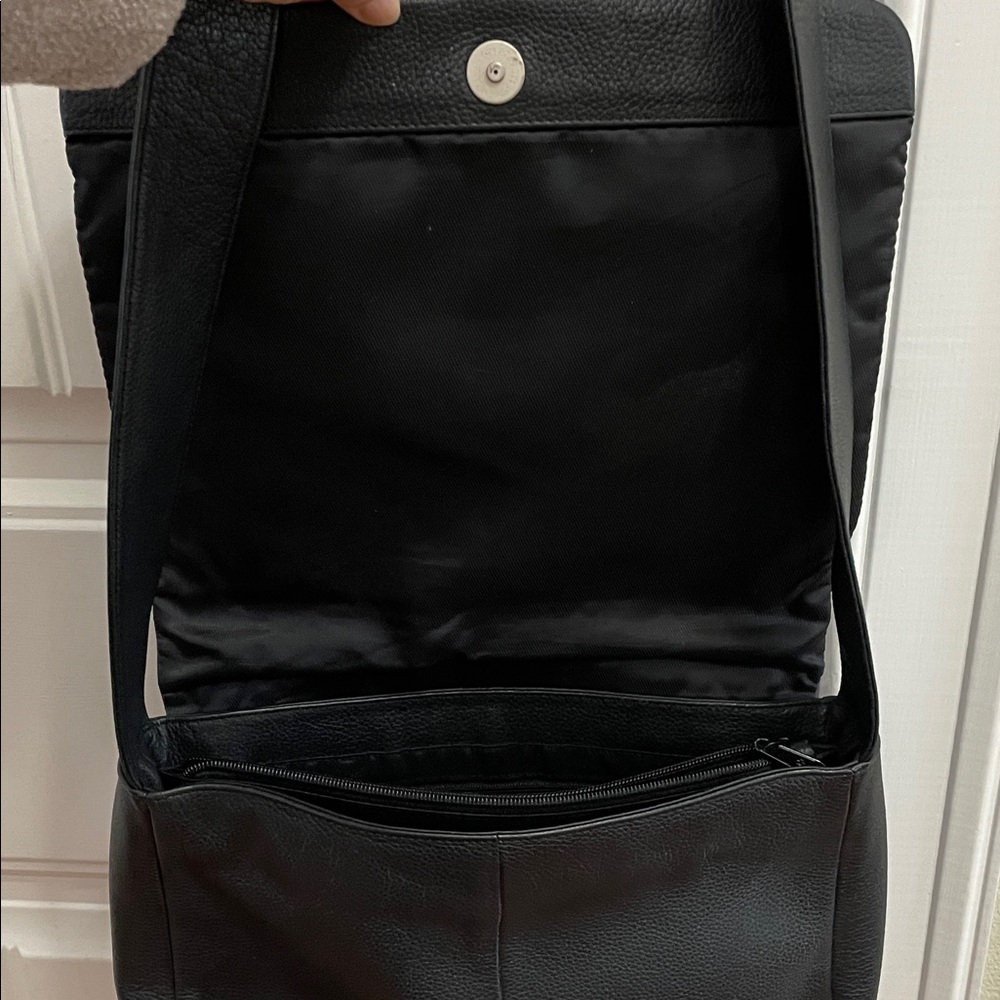 🌺THE SAK Black Leather Crossbody Messenger Bag - Picture 8 of 9